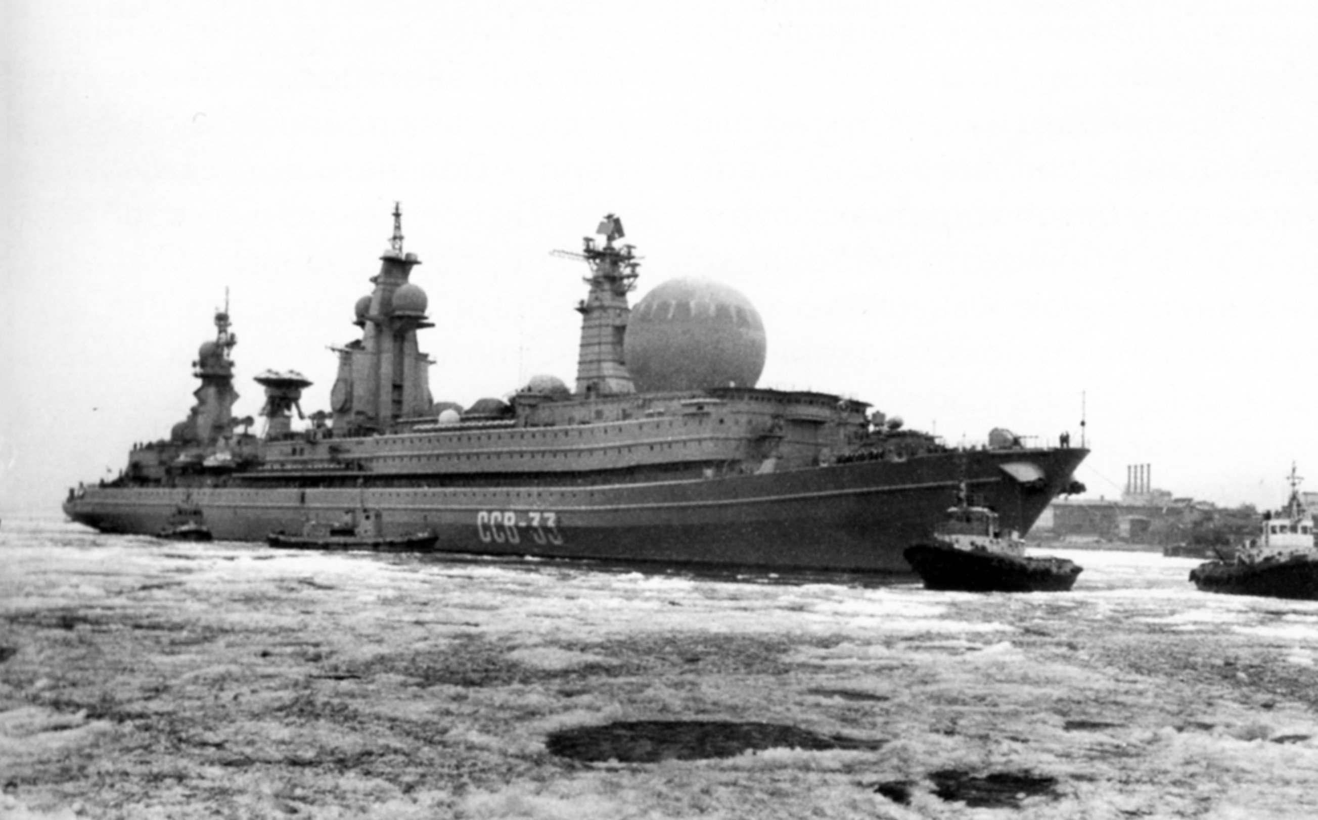 Большие советские корабли. ССВ-33 «Урал» проекта 1941 «Титан». Большой атомный разведывательный корабль «Урал». Корабль ССВ-33 Урал. ССВ-33 Урал -атомный корабль радиоэлектронной разведки.