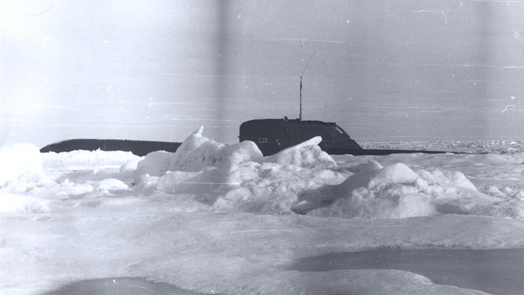 Всплытие подводной лодки на Северном полюсе