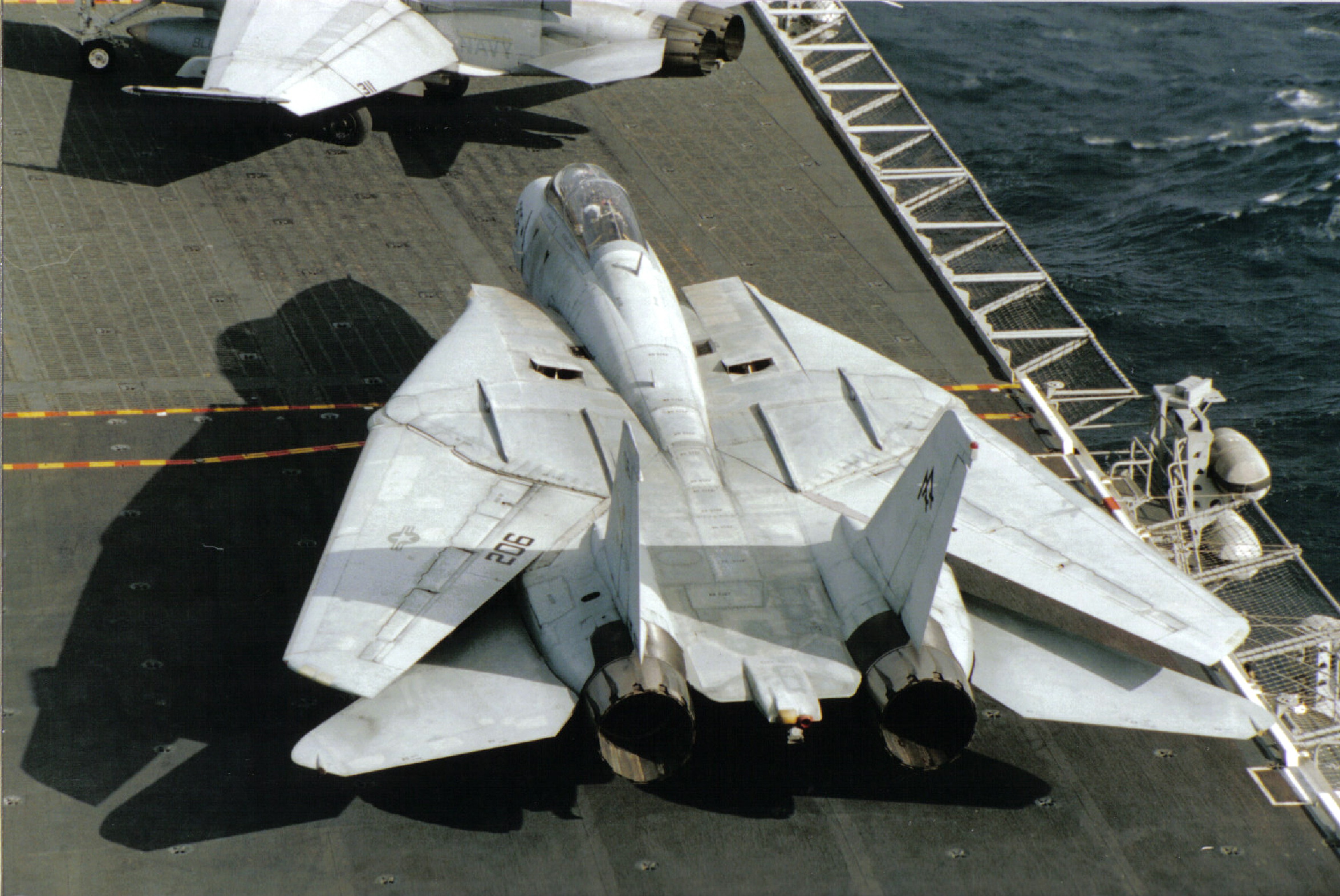 А 14. F-14 Tomcat кабина. F-14 вид сверху. 14ф156.