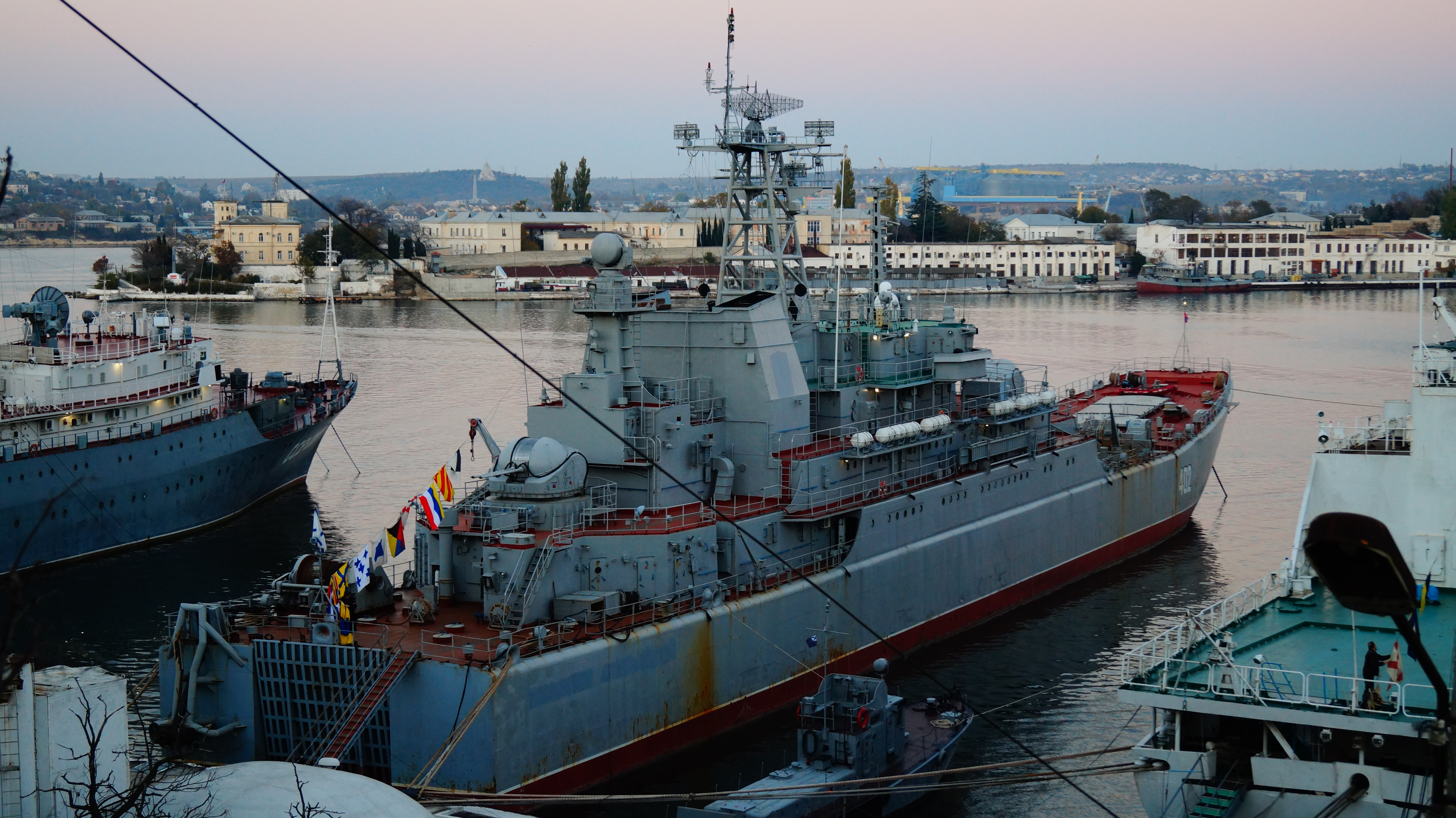 сколько потануло кораблей в крыму. катер раптор ттх. численность морского флота россии. сколько кораблей у украины. классификация кораблей судов вмф россии.