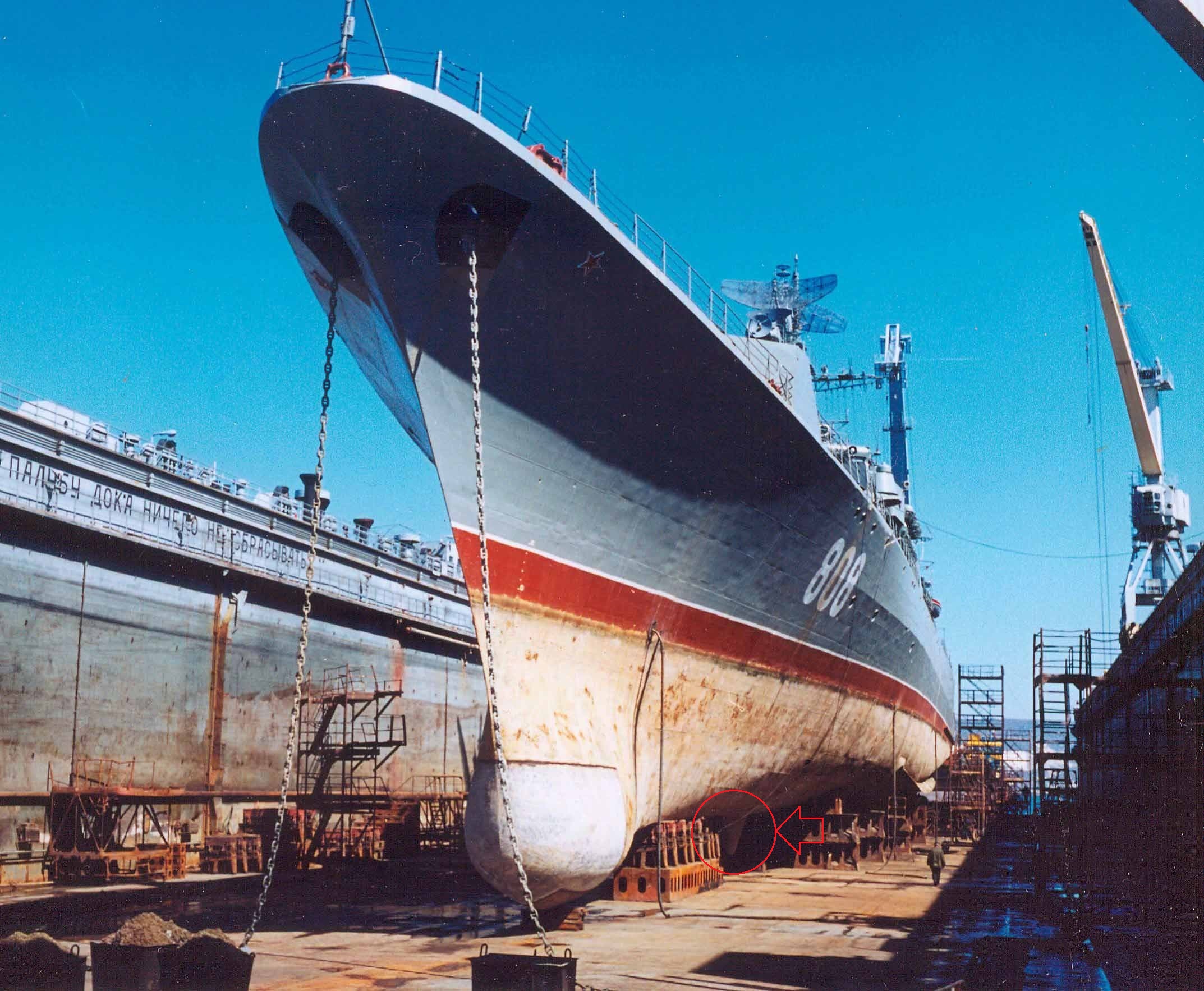 Ремонтные корабли. Судоремонтный завод Севастополь. Проект 956 в доке. Проект 956 в Сухом доке. Корабль в доке.